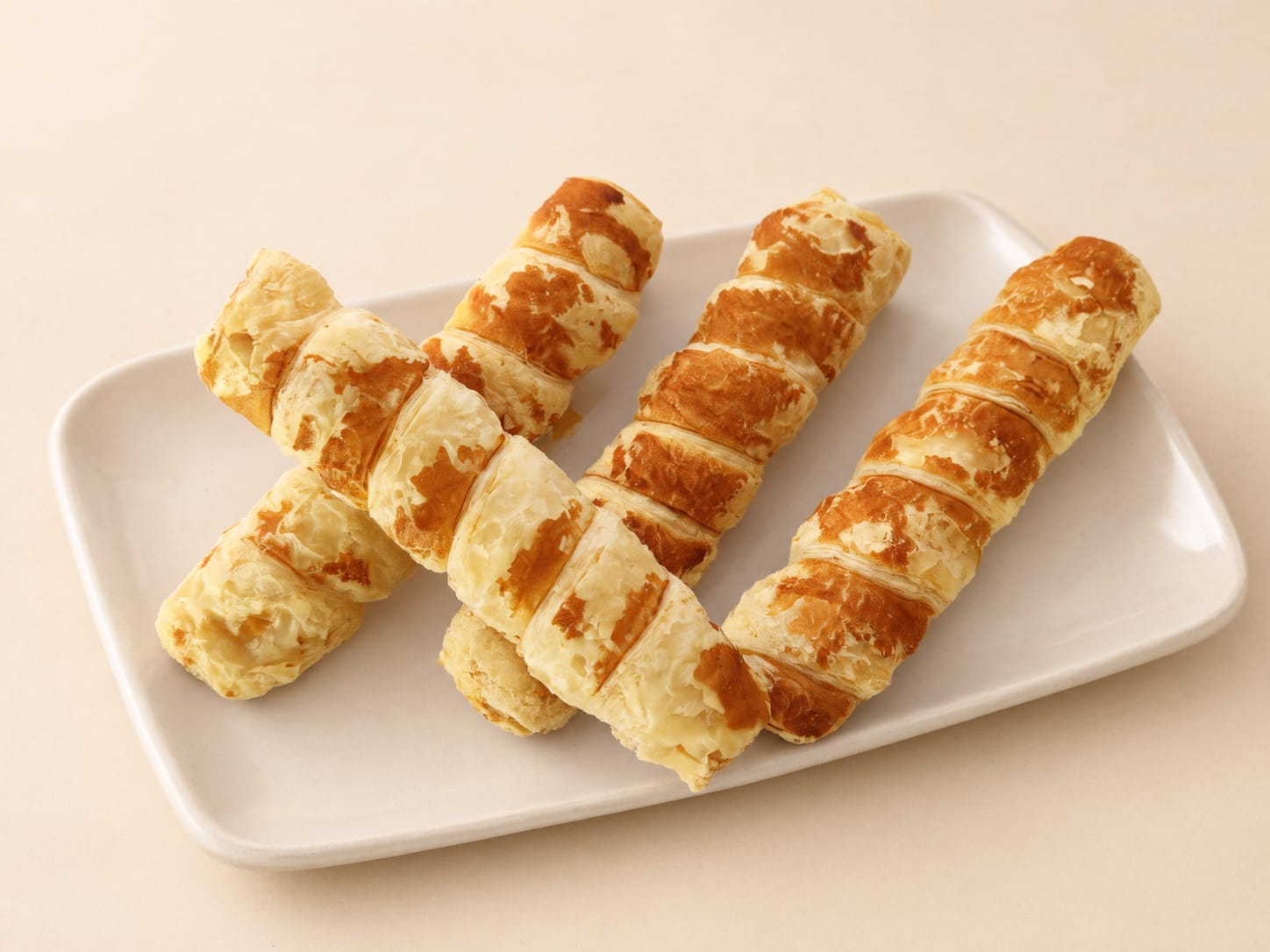 Pineapple Cream Roll – Delicious Cream-Filled Bakery Pastry